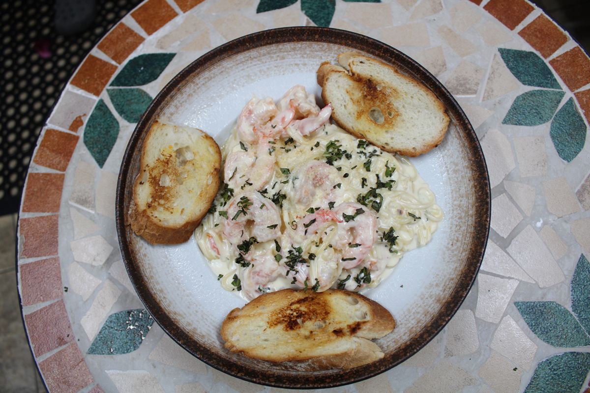 Pasta de mariscos en salsa roja o en salsa blanca